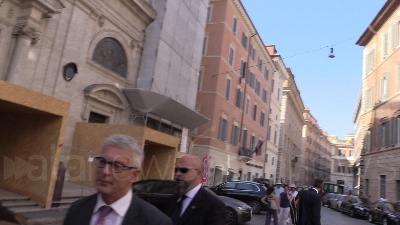 Scene from Scissione Pd, Morra: "Nessuna sorpresa. Renzi è attore in cerca di scena"