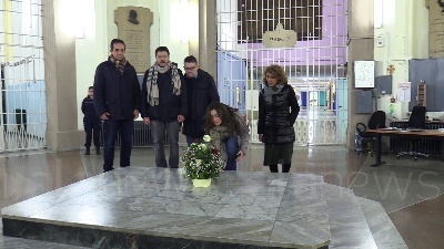 Scene from Giornata della Memoria: Pd metropolitano posa fiori in Rotonda San Vittore