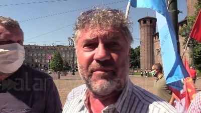 Scene from Ex Embraco, lavoratori di nuovo in piazza: "Il Governo dove c***o sta?"