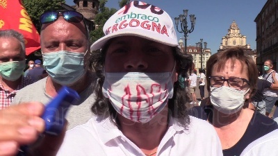Scene from Ex Embraco, lavoratori di nuovo in piazza: "Il Governo dove c***o sta?"