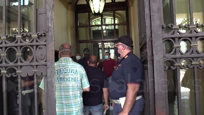 Scene from Ex Embraco, lavoratori di nuovo in piazza: "Il Governo dove c***o sta?"