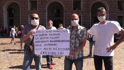 Scene from Ex Embraco, lavoratori di nuovo in piazza: "Il Governo dove c***o sta?"