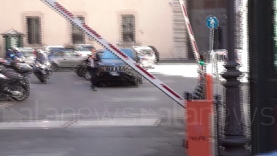 Scene from Governo, il Presidente Draghi lascia la Camera e torna al Senato