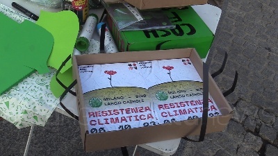 Scene from Clima, azione di Fridays For Future Milano: una balena di piantine e bottiglie in piazza XXIV maggio