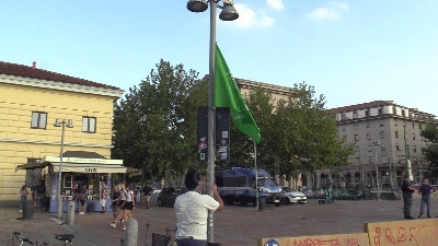 Scene from Clima, azione di Fridays For Future Milano: una balena di piantine e bottiglie in piazza XXIV maggio
