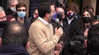 Scene from Firenze, Salvini: "Soggetti come Amazon devono pagare le tasse come tutti"