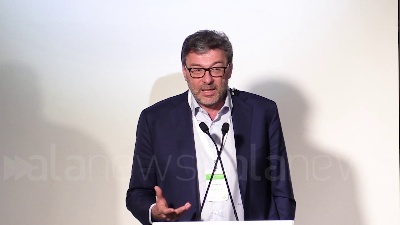 Scene from Covid, Giorgetti: "Bisogna infondere fiducia nella scienza"