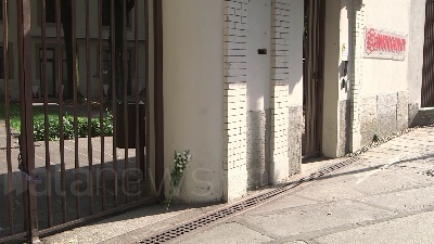Scene from "Grazie Gino", a Milano fiori e una foto in onore del fondatore di Emergency