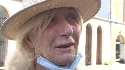 Scene from "Grazie Gino", a Milano fiori e una foto in onore del fondatore di Emergency