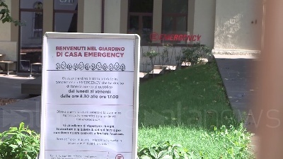 Scene from "Grazie Gino", a Milano fiori e una foto in onore del fondatore di Emergency