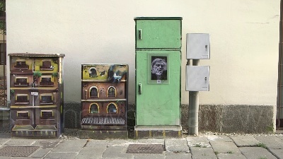 Scene from "Grazie Gino", a Milano fiori e una foto in onore del fondatore di Emergency