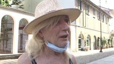 Scene from "Grazie Gino", a Milano fiori e una foto in onore del fondatore di Emergency