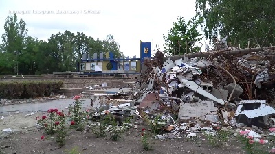 Scene from Ucraina, prima visita di Zelensky a Mykolaiv