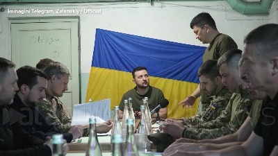 Scene from Ucraina, prima visita di Zelensky a Mykolaiv