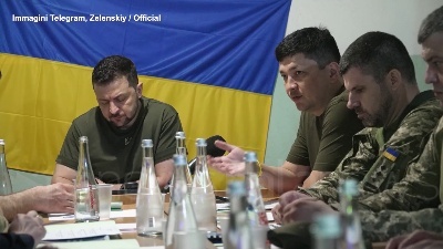 Scene from Ucraina, prima visita di Zelensky a Mykolaiv