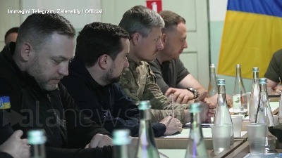 Scene from Ucraina, prima visita di Zelensky a Mykolaiv