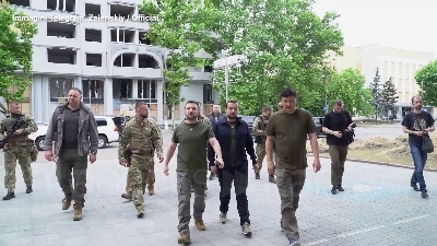 Scene from Ucraina, prima visita di Zelensky a Mykolaiv
