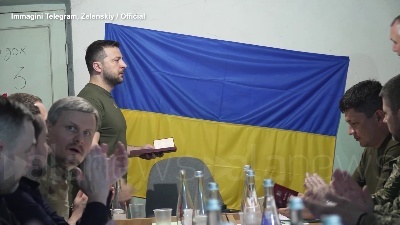 Scene from Ucraina, prima visita di Zelensky a Mykolaiv