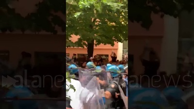 Scene from Università, scontri alla Sapienza fra Fronte Gioventù Comunista e Polizia