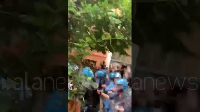 Scene from Università, scontri alla Sapienza fra Fronte Gioventù Comunista e Polizia