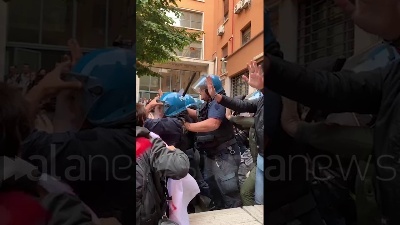 Scene from Università, scontri alla Sapienza fra Fronte Gioventù Comunista e Polizia