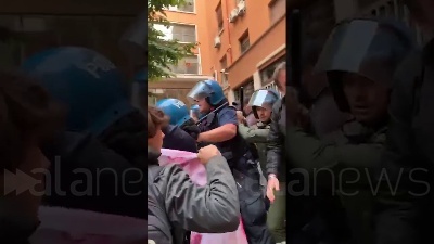 Scene from Università, scontri alla Sapienza fra Fronte Gioventù Comunista e Polizia