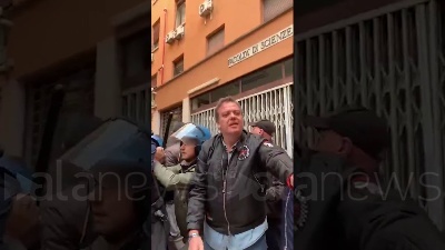 Scene from Università, scontri alla Sapienza fra Fronte Gioventù Comunista e Polizia