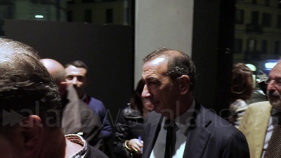 Scene from Cucchi, a Milano anche Sala in piedi per Ilaria e Fabio Anselmo