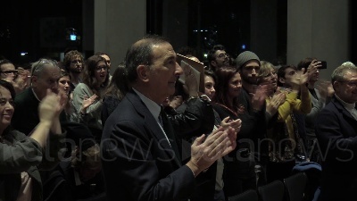 Scene from Cucchi, a Milano anche Sala in piedi per Ilaria e Fabio Anselmo