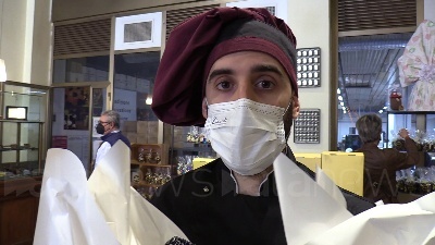 Scene from Pasqua, a Torino le uova che aiutano popolo ucraino: "50% ricavato per emergenza"