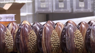Scene from Pasqua, a Torino le uova che aiutano popolo ucraino: "50% ricavato per emergenza"