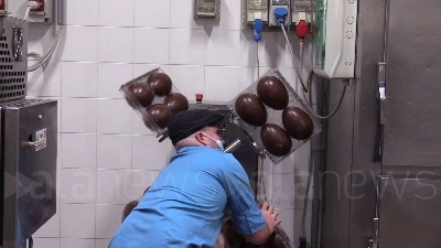 Scene from Pasqua, a Torino le uova che aiutano popolo ucraino: "50% ricavato per emergenza"