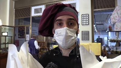 Scene from Pasqua, a Torino le uova che aiutano popolo ucraino: "50% ricavato per emergenza"