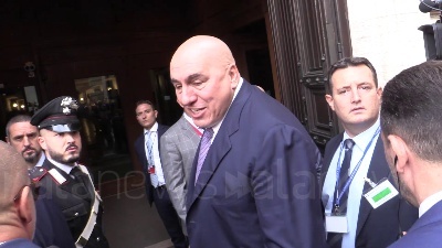 Scene from Governo Crosetto Se sono preoccupato per i numeri al Senato Mi vede con la faccia preoccupata