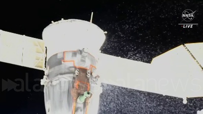 Scene from Spazio, perdita di liquido da una capsula Soyuz attraccata alla Iss