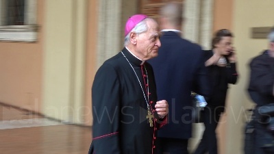 Scene from Il presidente francese Macron in visita alla Basilica di San Giovanni in Laterano