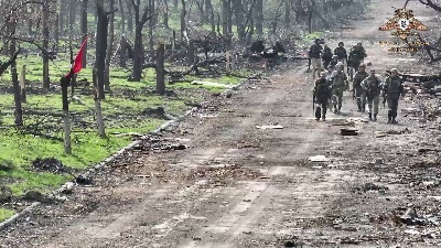 Scene from Ucraina, la milizia popolare di Donetsk evacua civili dalla città di Mariupol
