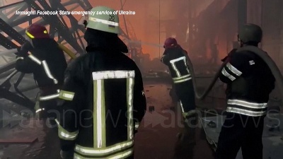 Scene from Ucraina, magazzino in fiamme nel distretto di Brovary dopo i bombardamenti russi
