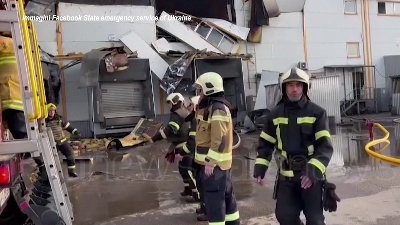 Scene from Ucraina, magazzino in fiamme nel distretto di Brovary dopo i bombardamenti russi