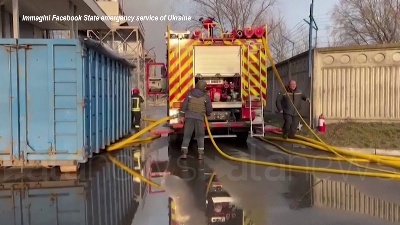 Scene from Ucraina, magazzino in fiamme nel distretto di Brovary dopo i bombardamenti russi
