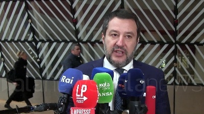 Scene from Immigrazione, Salvini: "Da problema solo italiano a problema comune"