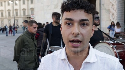 Scene from Protesta Milano: movimento "Our Voice" inscena le dinamiche di una guerra nucleare