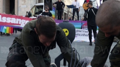 Scene from Protesta Milano: movimento "Our Voice" inscena le dinamiche di una guerra nucleare