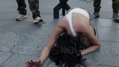 Scene from Protesta Milano: movimento "Our Voice" inscena le dinamiche di una guerra nucleare
