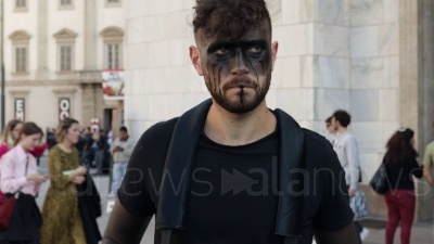 Scene from Protesta Milano: movimento "Our Voice" inscena le dinamiche di una guerra nucleare