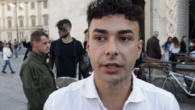 Scene from Protesta Milano: movimento "Our Voice" inscena le dinamiche di una guerra nucleare