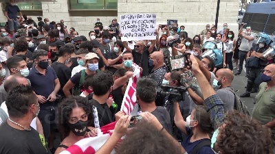 Scene from Salvini a Napoli, corteo lo contesta