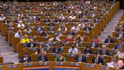 Scene from Ucraina, il Parlamento europeo approva "a larga maggioranza" lo status di candidato