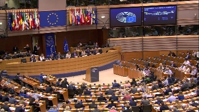 Scene from Ucraina, il Parlamento europeo approva "a larga maggioranza" lo status di candidato