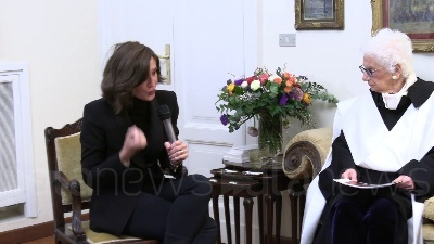 Scene from La ministra Bernini: "Laurea a Liliana Segre ci insegna che ricordare significa soffrire"